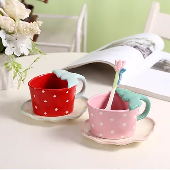 Набор керамических кофейных чашек клубничного подглазурного цвета, Милая детская чашка для воды, Домашняя чашка для завтрака с тарелкой